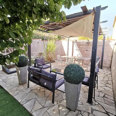 Gites Avec Grande Piscine Et Sa Terrasse Privative Bernis Eksteriør billede